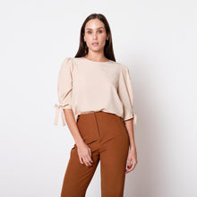 Cargar imagen en el visor de la galería, Blusa Gema Beige
