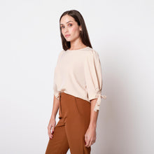 Cargar imagen en el visor de la galería, Blusa Gema Beige
