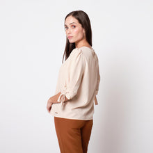 Cargar imagen en el visor de la galería, Blusa Gema Beige
