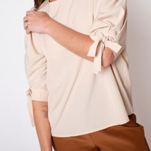 Cargar imagen en el visor de la galería, Blusa Gema Beige
