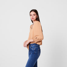 Cargar imagen en el visor de la galería, Blusa Makena Camel
