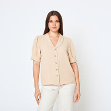 Cargar imagen en el visor de la galería, Blusa Nelia Beige
