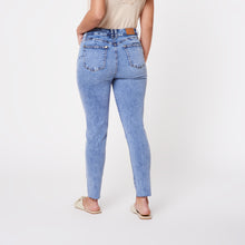 Cargar imagen en el visor de la galería, Jean Skinny Push Up Celeste
