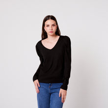 Cargar imagen en el visor de la galería, Polo Giselle Negro
