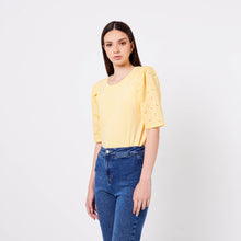 Cargar imagen en el visor de la galería, Polo Imena Amarillo
