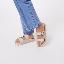 Cargar imagen en el visor de la galería, Sandalia Birken Hueso
